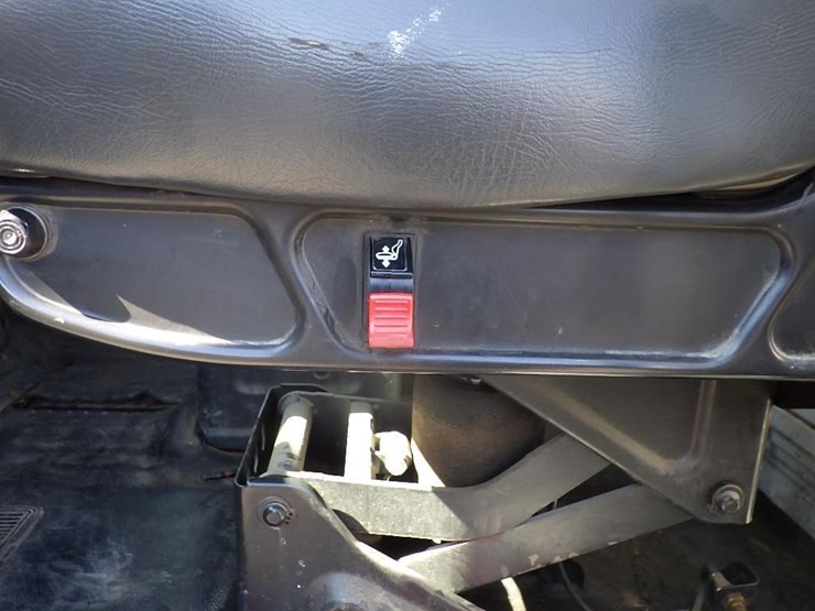 2013-hino-268-image-39