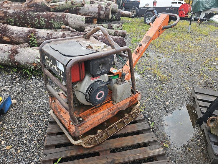 mikasa-mvh-402dsb-reversible-plate-compactor-image-1