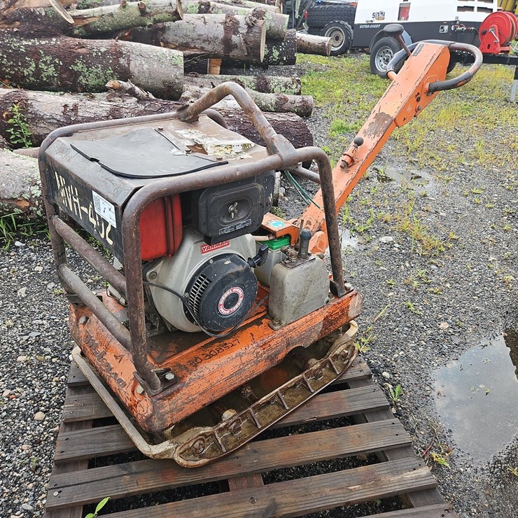 MIKASA MVH-402DSB REVERSIBLE PLATE COMPACTOR
