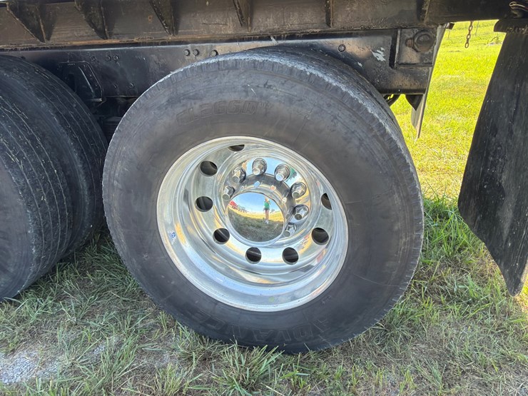 2023-kenworth-t880-image-7
