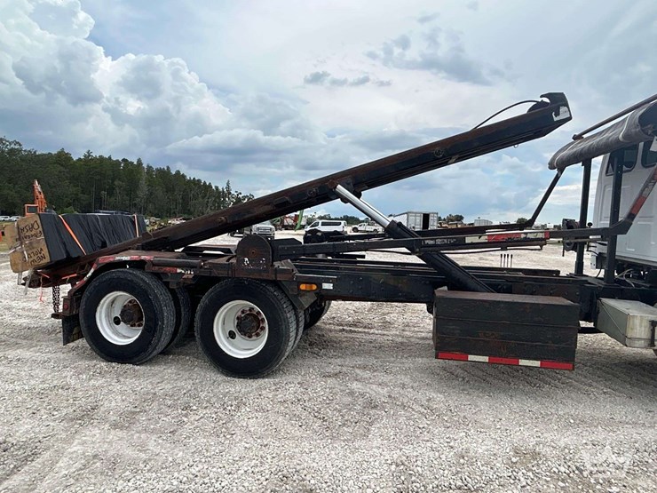 2007-sterling-l9500-image-11