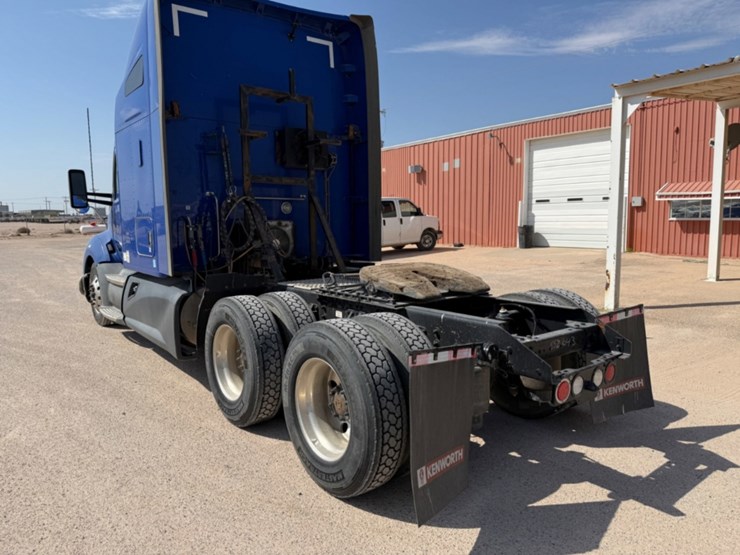 2020-kenworth-t680-image-11