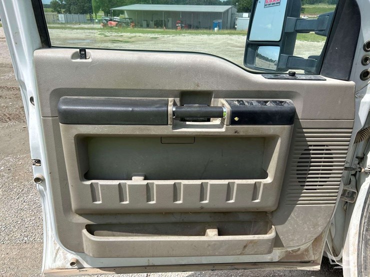 2010-ford-f550-image-11