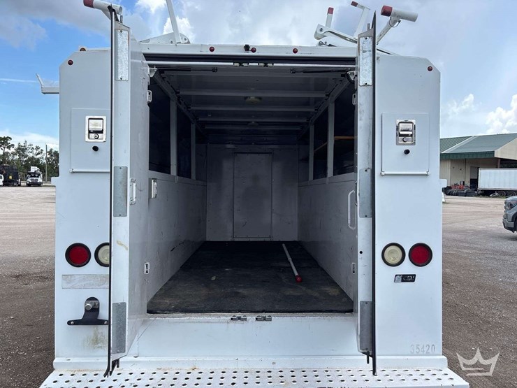2016-ford-transit-image-11