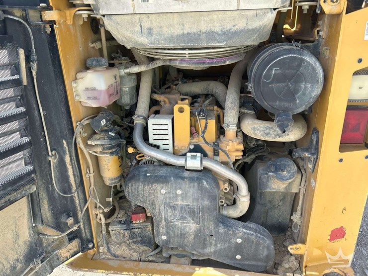 2023-caterpillar-259d3-image-8