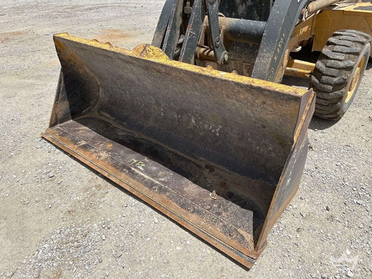 2018-deere-310l-image-16