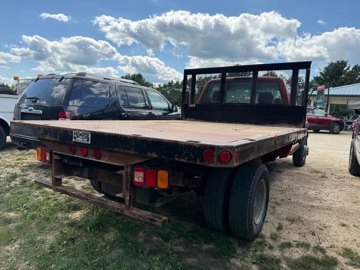 2005-chevrolet-3500-image-3