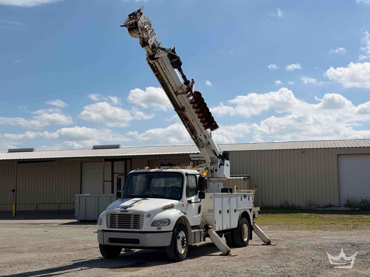 2016-freightliner-m2-106-image-1