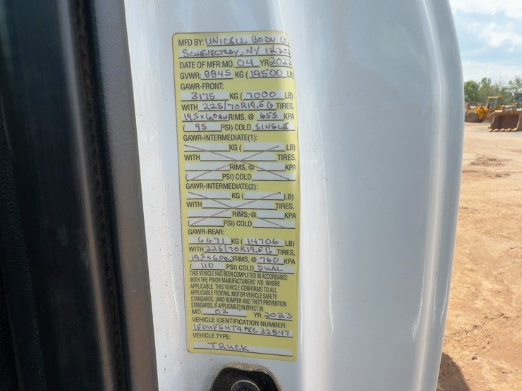 2023-ford-f550-xl-image-30