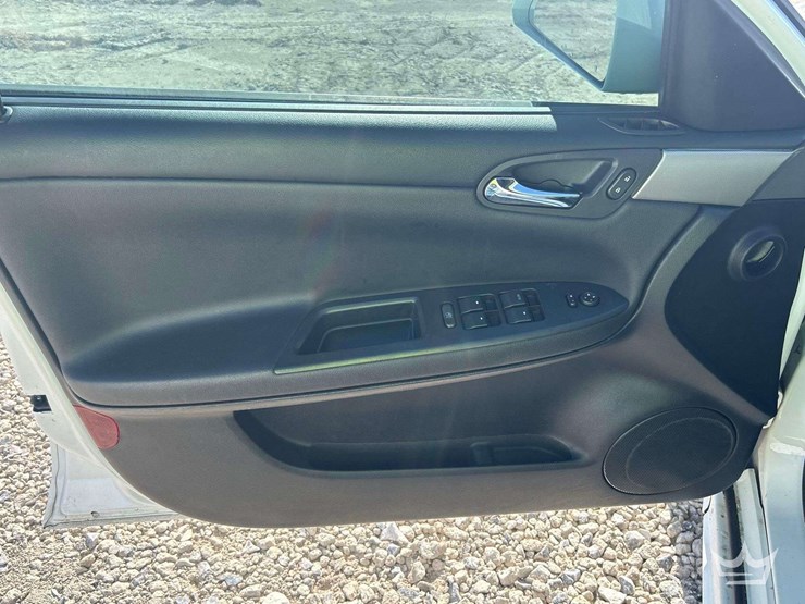 2012-chevrolet-impala-sedan-image-11