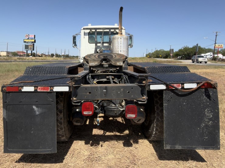 2012-mack-granite-gu713-image-4