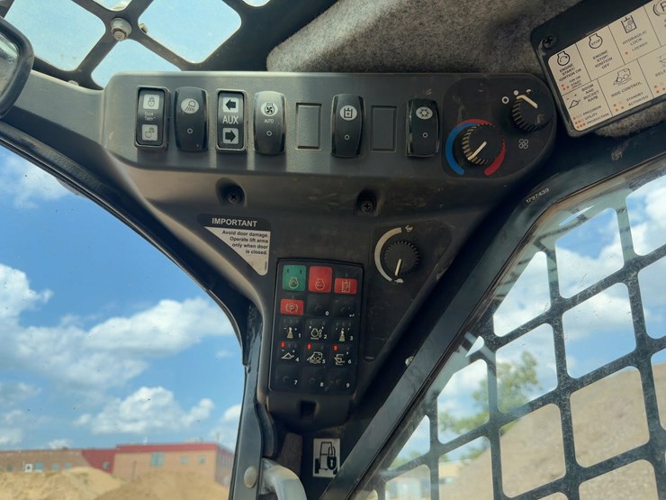 2023-deere-333g-image-23
