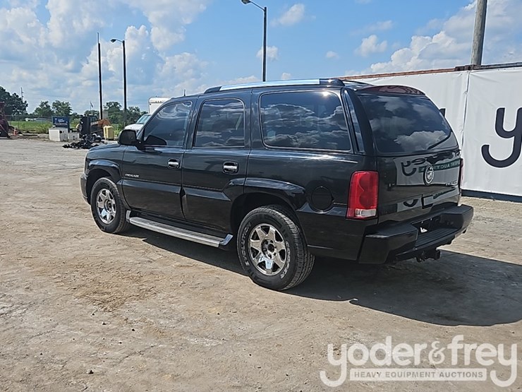 2003-cadillac-escalade-image-4