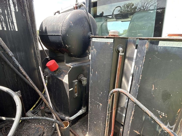 2006-international-durastar-4300-image-36