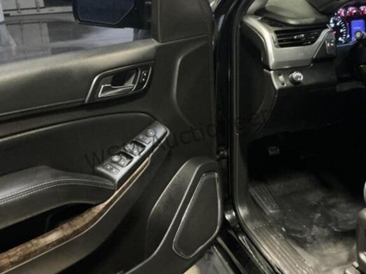 2015-chevrolet-tahoe-image-23