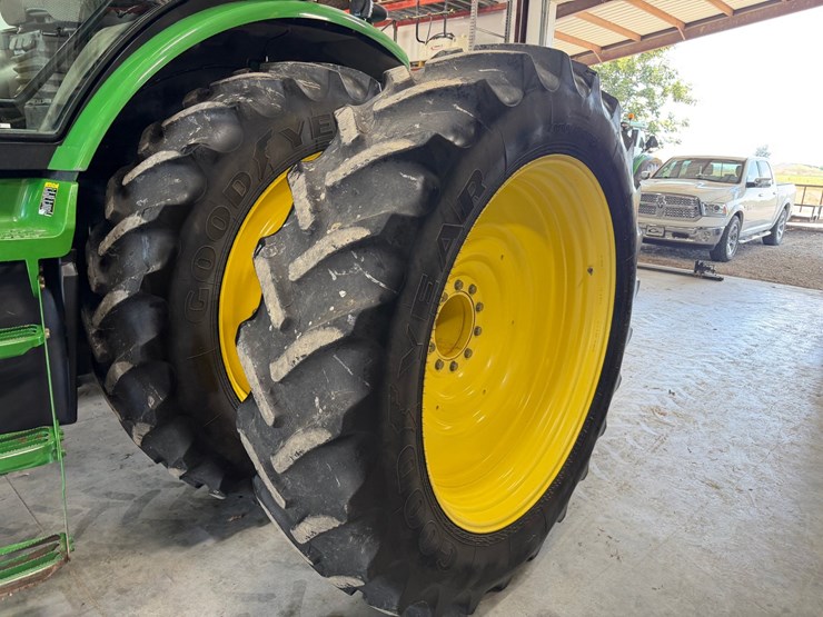 2011-john-deere-8285r-image-7