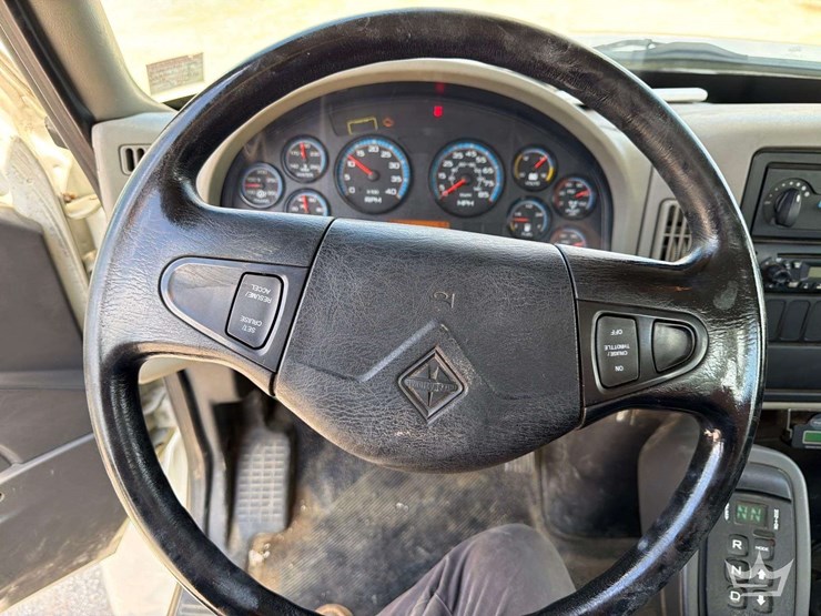 2014-international-durastar-4300-image-50