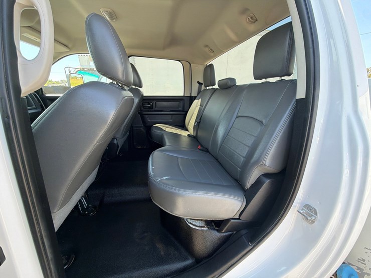 2016-dodge-3500-image-14