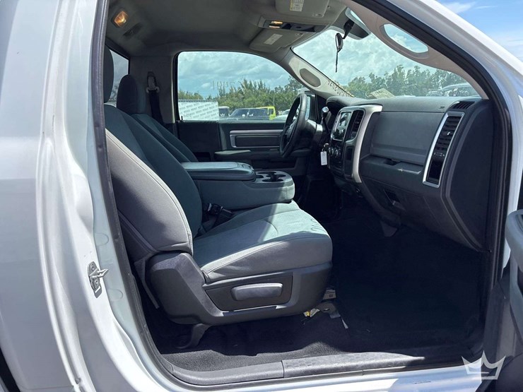 2013-dodge-1500-image-19