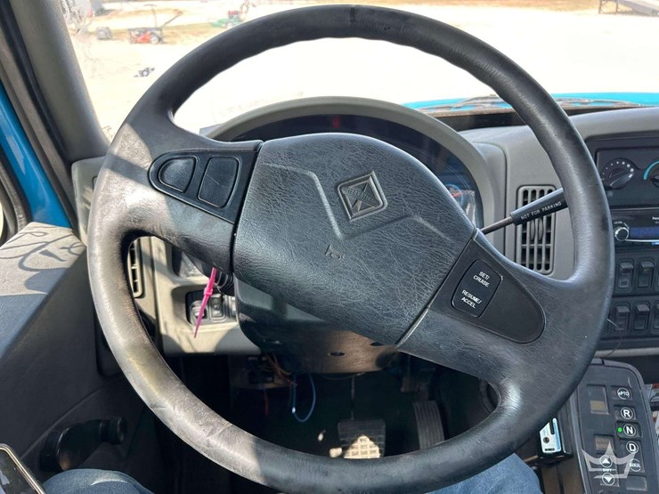 2011-international-durastar-4300-image-14