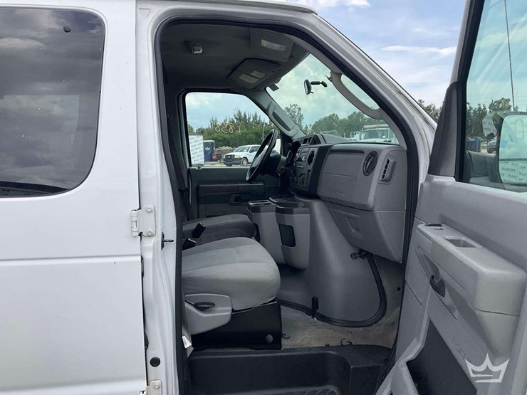 2013-ford-e350-image-23