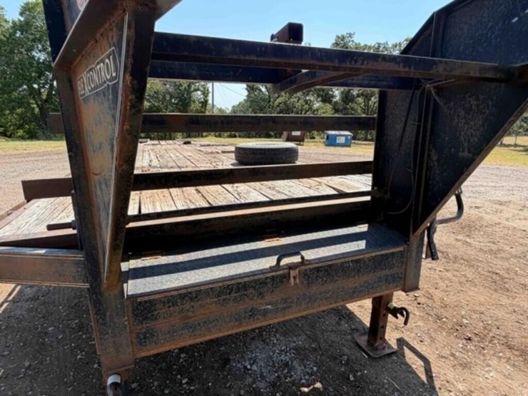 2009-elite-gooseneck-flatbed-trailer-image-4