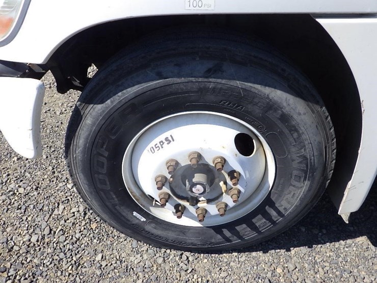 2013-hino-268-image-14