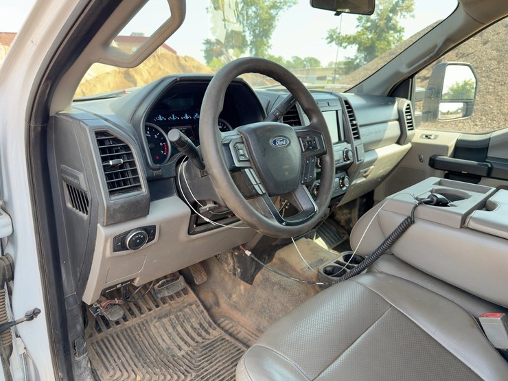 2019-ford-f350stx-utility-truck-image-28