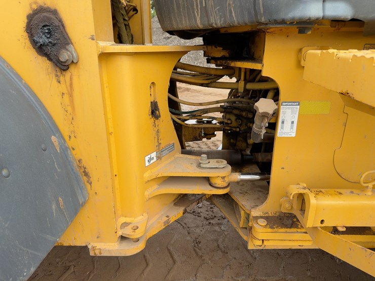 2009-deere-544k-image-17