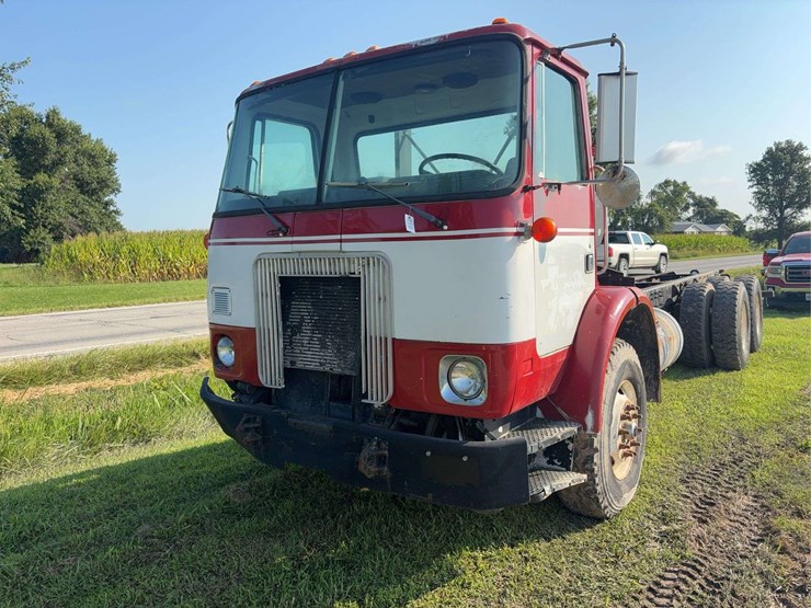 1999-volvo-xpeditor-wx-image-2