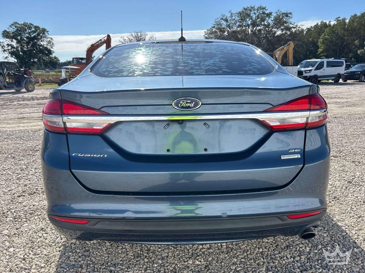 2018-ford-fusion-sedan-image-24