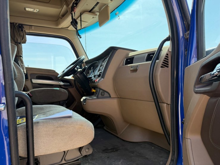 2020-kenworth-t680-image-8
