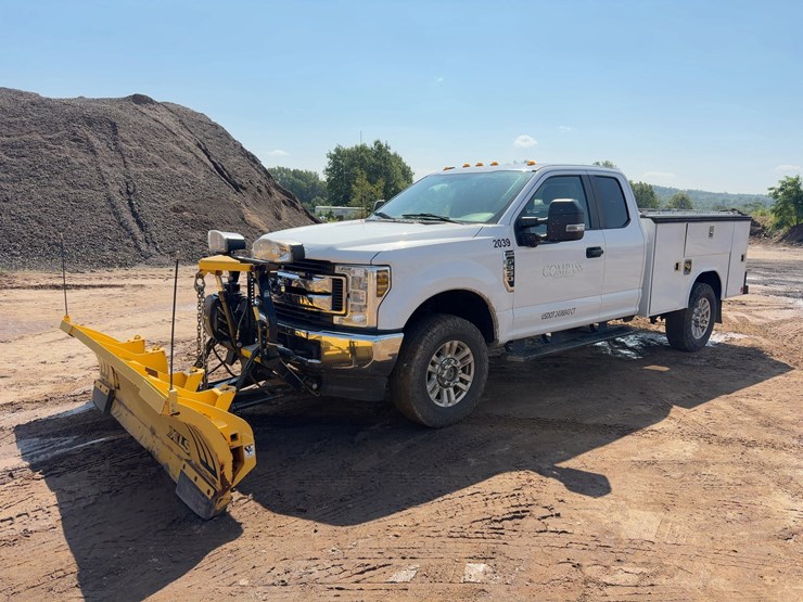 2019-ford-f350stx-utility-truck-image-1
