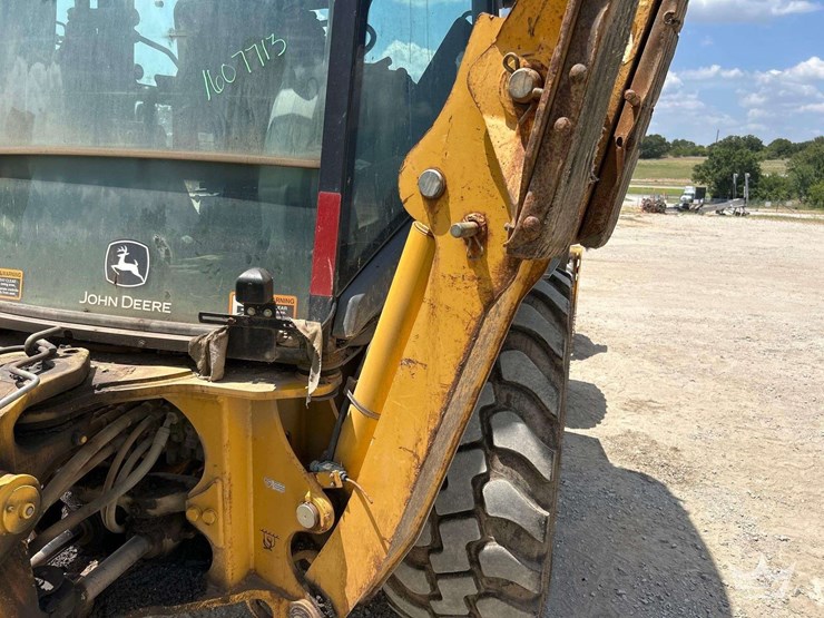 2019-deere-410l-image-30