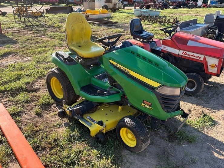 2018-john-deere-x590-image-1