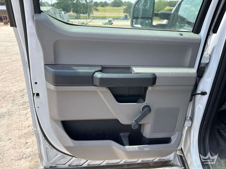 2017-ford-f550-image-19