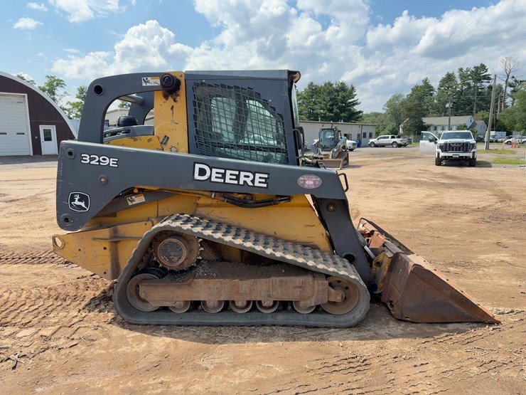 2013-deere-329e-image-6