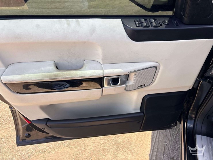 2010-land-rover-range-rover-image-13