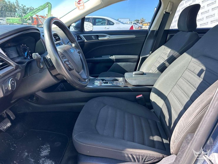 2018-ford-fusion-sedan-image-12