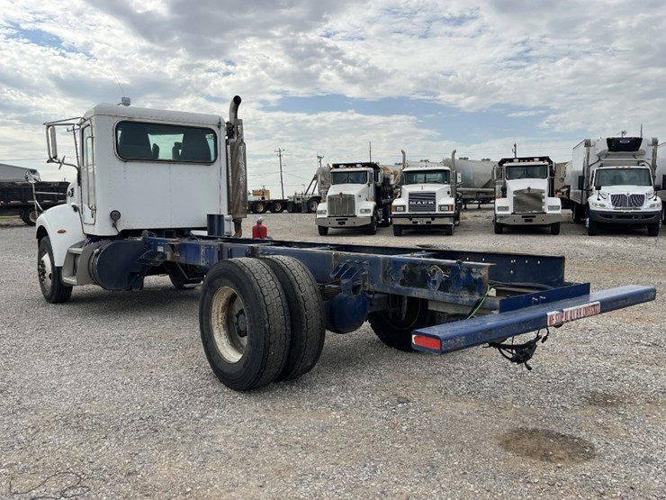 2012-peterbilt-337-image-7