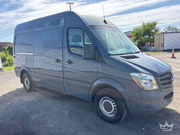 2018-mercedes-benz-sprinter-2500-image-2