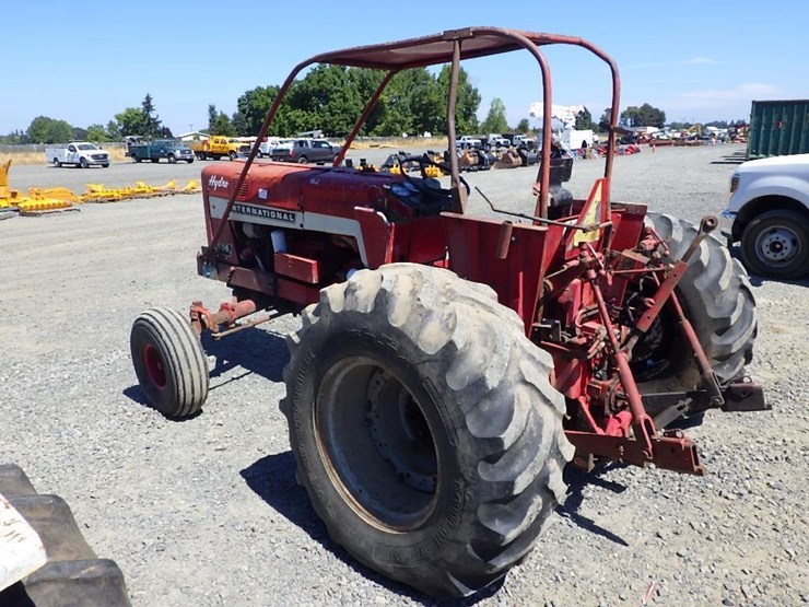 international-i-656-tractor-image-5