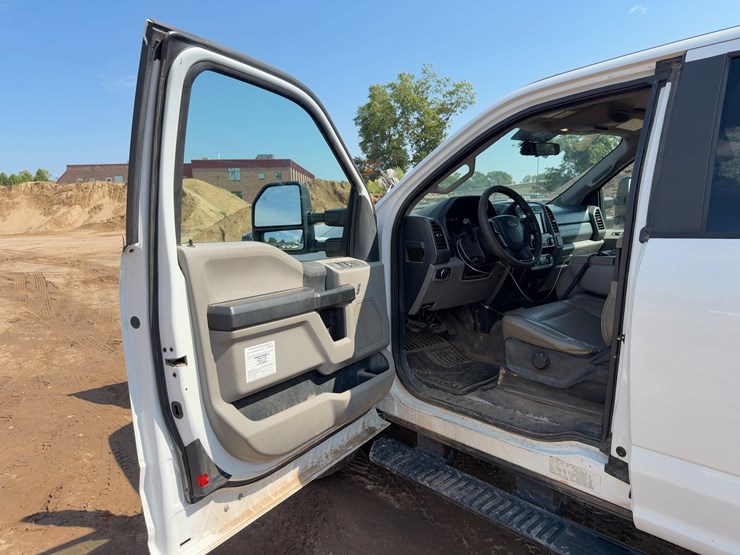 2019-ford-f350stx-utility-truck-image-26