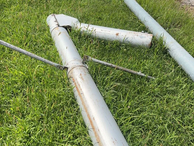 8"-hutchinson-upright-grain-bin-unloading-auger-image-2