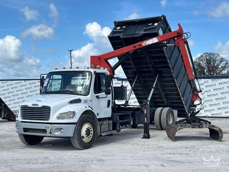2017-freightliner-m2-106-image-2