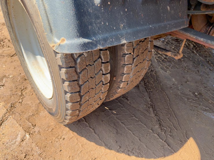 2017-ford-f550-xl-image-13