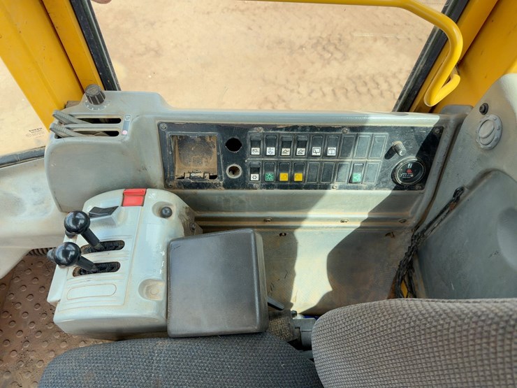 2003-volvo-l90e-image-23
