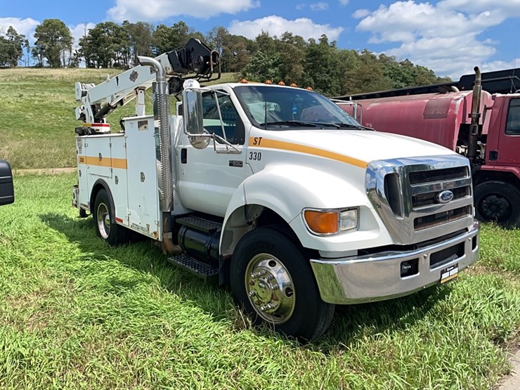 2005-ford-f650-image-1