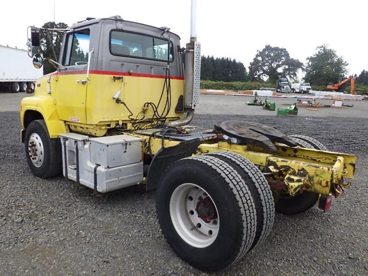 1989-ford-l9000-image-3