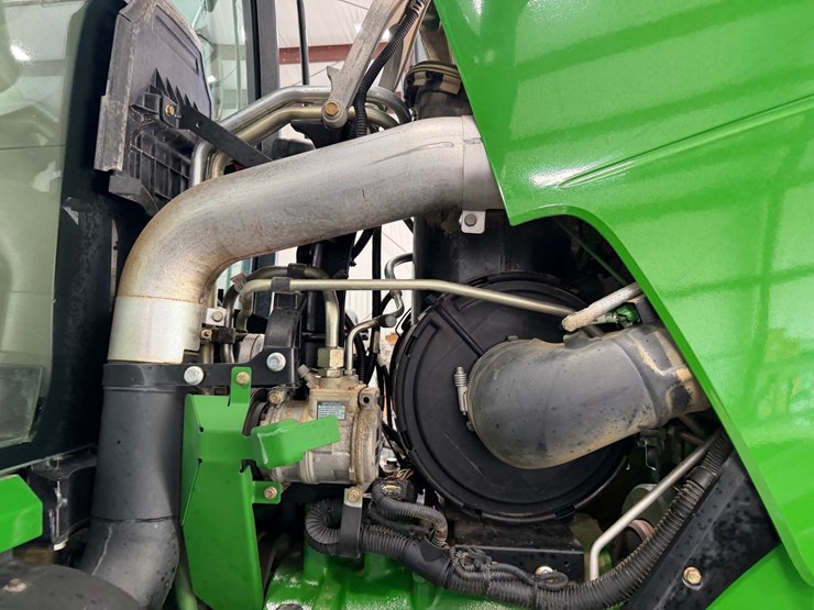 2011-john-deere-8285r-image-70